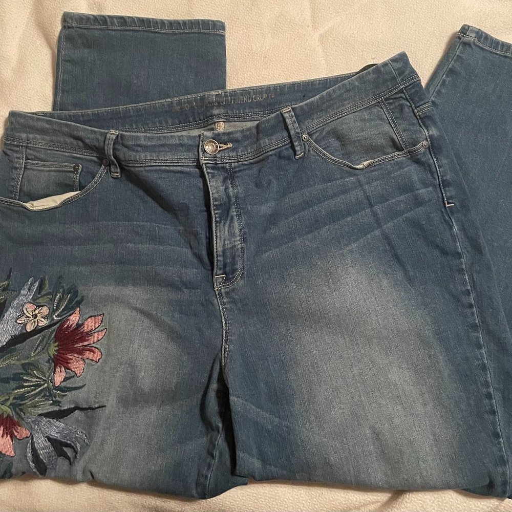 Chico’s Floral Embroidered Girlfriend Crop Jeans Size 3